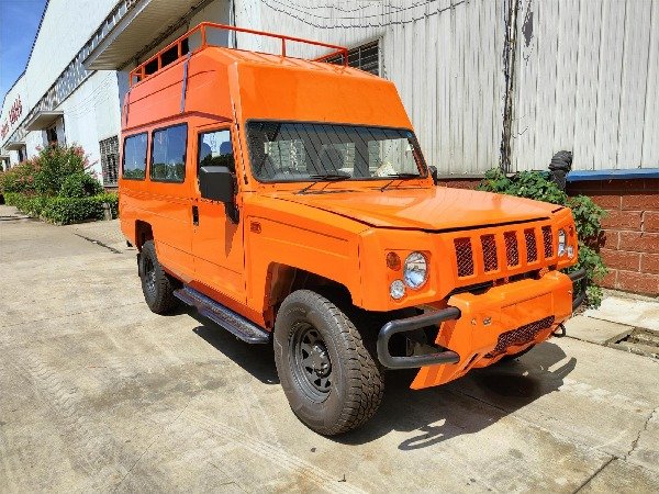 勇士四驱越野运兵车