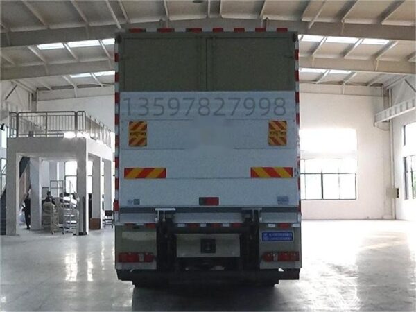1709867002_42840fd283301799e613-1.jpg 汕德卡装备车