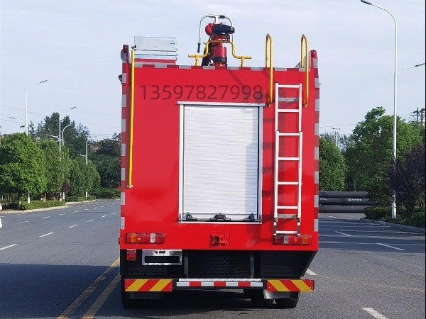 1710224408_f5cce302dd2f67b7488f-1.jpg HOWO 18‑Ton 4WD Off‑Road Fire Truck