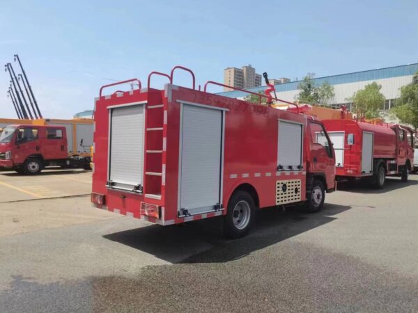 1711702303_3a85577d43d4954e81e8-2-1.jpg Foton 2-Ton Blue License Water Sprinkler Fire Truck