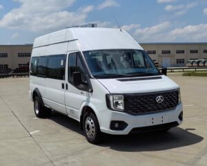 四驱江铃10-15座运兵车
