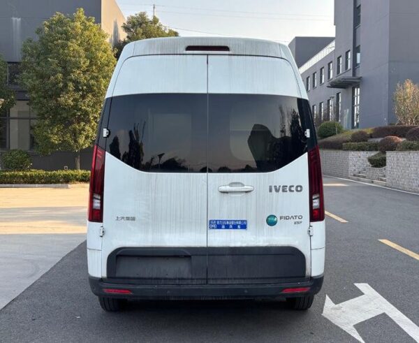 1757064180_8dc1685b49358c1f87e5-1.jpg 依维柯7-9座运兵车