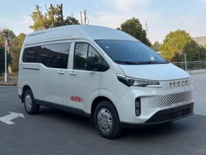 依维柯7-9座运兵车