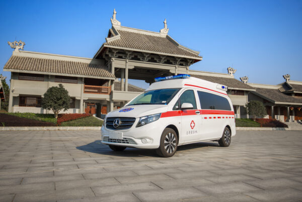 Fujian Mercedes-Benz Vito High Roof Patient Monitoring Ambulance