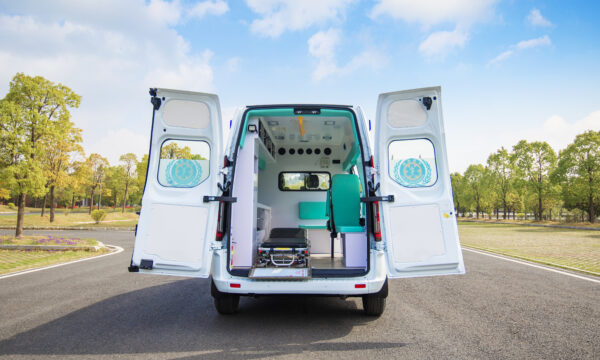 Jiangling Ford Transit Custom T6 (V362) Mid-wheelbase Mid-roof Patient Monitoring Ambulance