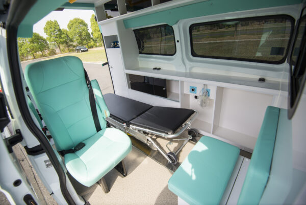Jiangling Ford Transit Custom T6 (V362) Mid-wheelbase Mid-roof Patient Monitoring Ambulance
