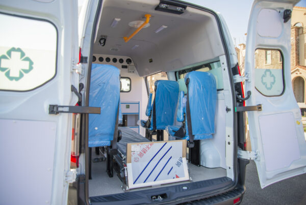 Ford V362 Double‑cab Transfer Ambulance