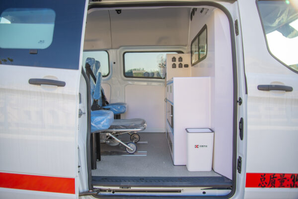 Ford V362 Double‑cab Transfer Ambulance