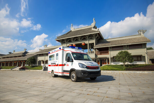 Iveco Ousheng Shelter‑type Monitoring Ambulance