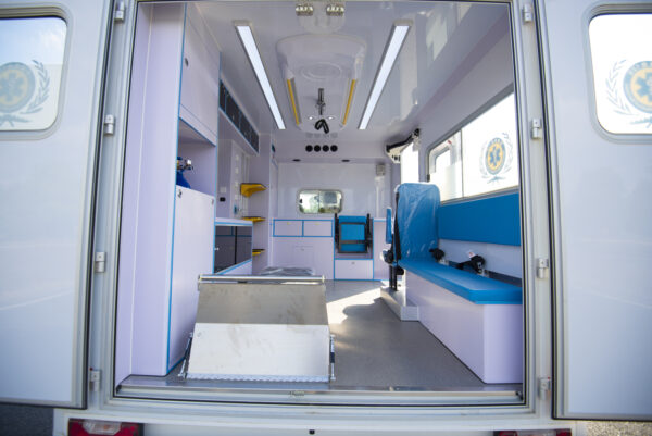 Iveco Ousheng Shelter‑type Monitoring Ambulance
