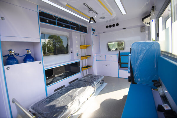 Iveco Ousheng Shelter‑type Monitoring Ambulance