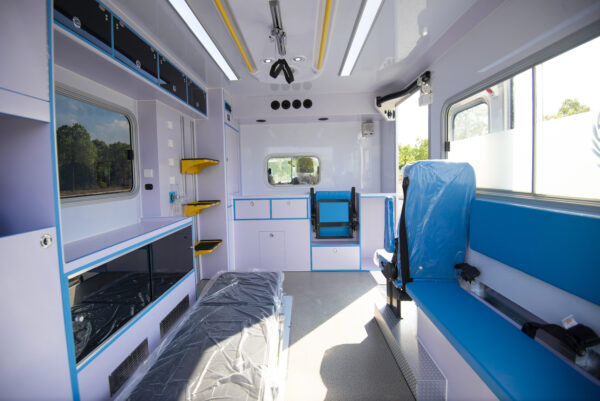 Iveco Ousheng Shelter‑type Monitoring Ambulance