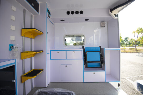 Iveco Ousheng Shelter‑type Monitoring Ambulance