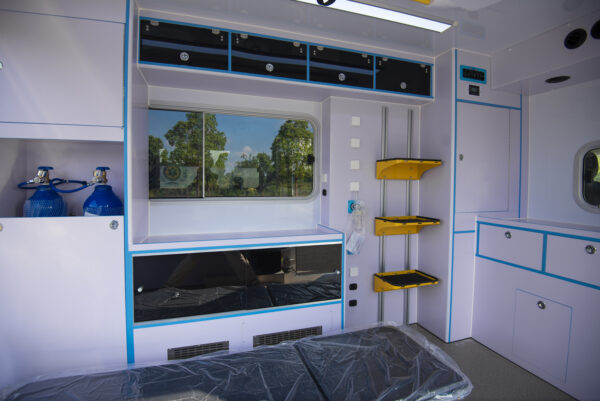 Iveco Ousheng Shelter‑type Monitoring Ambulance
