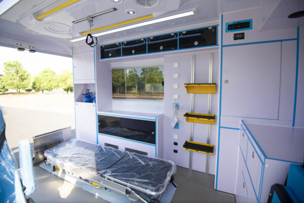 Iveco Ousheng Shelter‑type Monitoring Ambulance