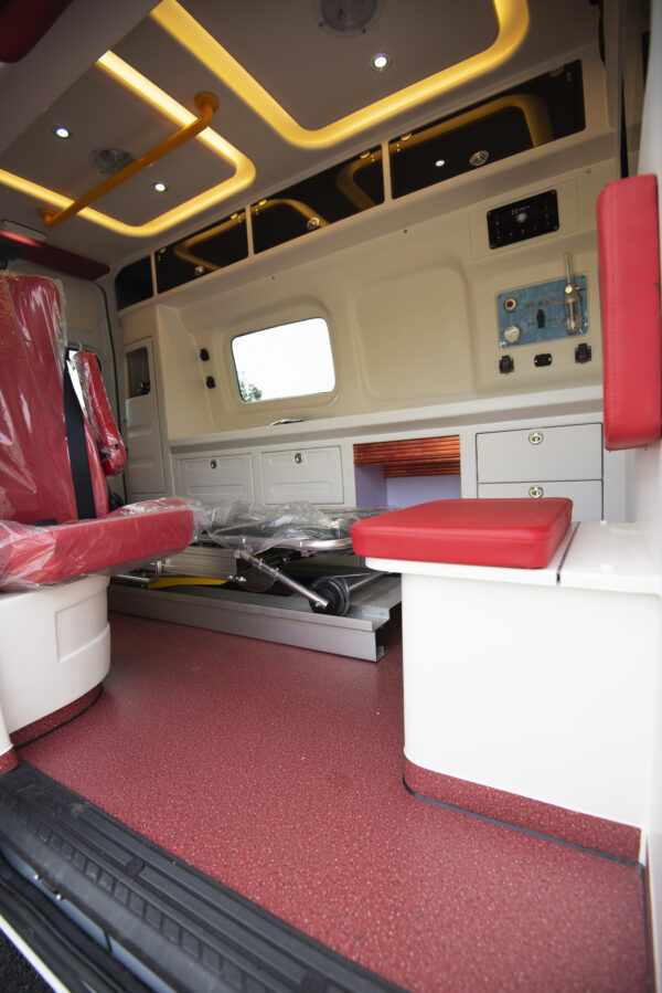 Ford Transit V362 Short‑WB Low Roof Chassis Aviation‑molded Ambulance