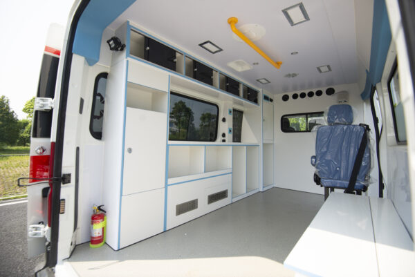 DSC_9286 Dongfeng Yufeng Short WB Chassis Monitoring Ambulance