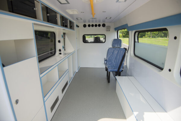 DSC_9292 Dongfeng Yufeng Short WB Chassis Monitoring Ambulance