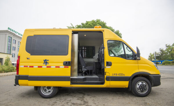 DSC_9936 Iveco Ousheng Short‑WB High Roof Chassis Rescue Vehicle (Engineering Rescue Van)
